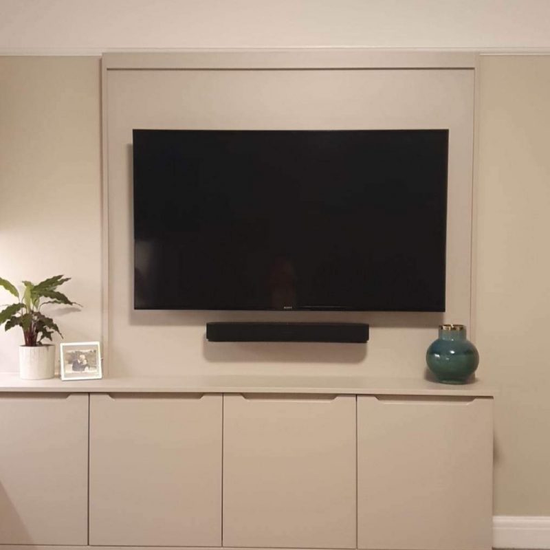 Sony TV and Sonos Beam Gen 2 soundbar, installed on an internal wall.